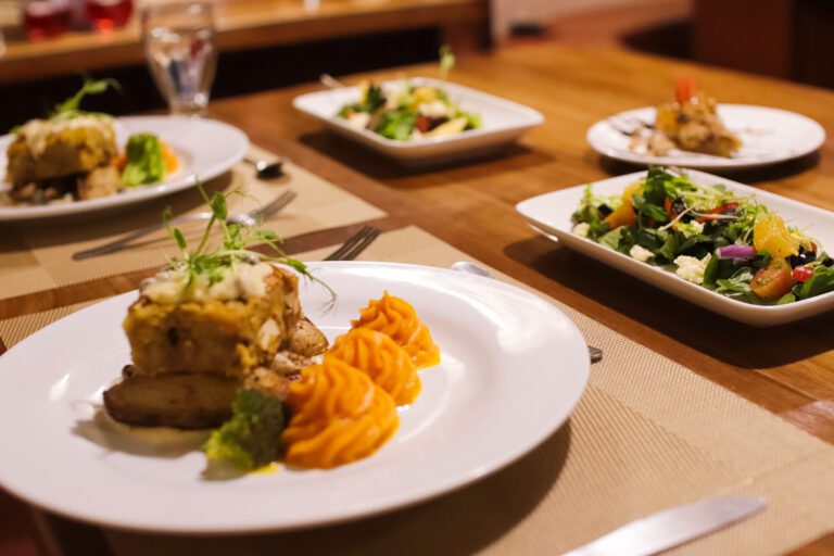 Manger et Boire - Essen und Trinken - Comer y beber - Our Restaurant - Essence Arenal Eat & Drink